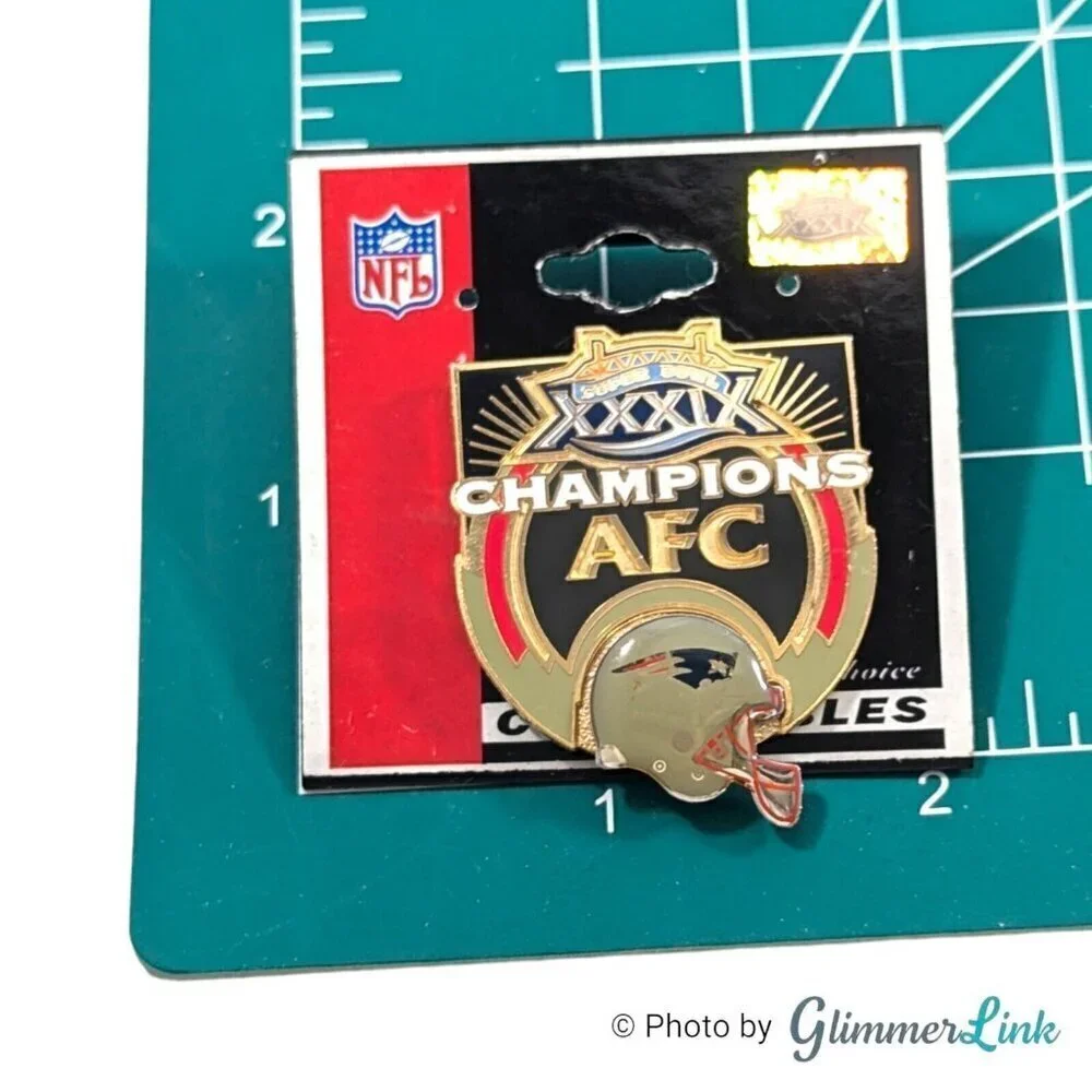 NFL Super Bowl 39 2005 Champions AFC Patriots Helmet Collectible Pin